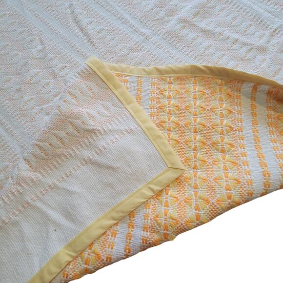 Vtg Yellow White Embroidered Cotton Tablecloth 48x72 Woven 1960s 1970s MCM - Picture 9 of 12